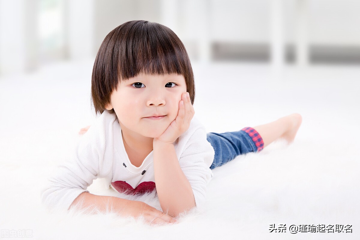 翊女孩取名_取名字用yi字寓意好_宝宝名字读音为yi寓意美好的字